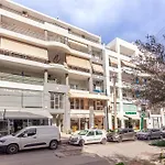 Spacious Downtown Two Bedroom Apartment With Private Parking