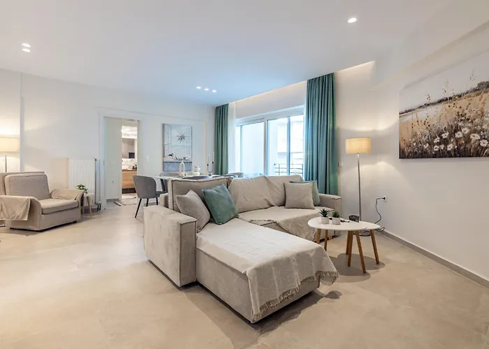 Spacious Downtown Two Bedroom Apartment With Private Parking