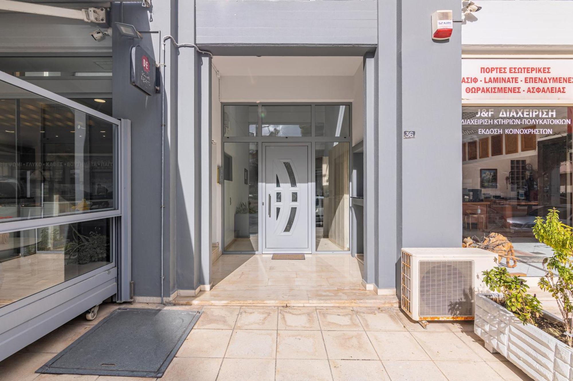 Spacious Downtown Two Bedroom With Private Parking Appartement