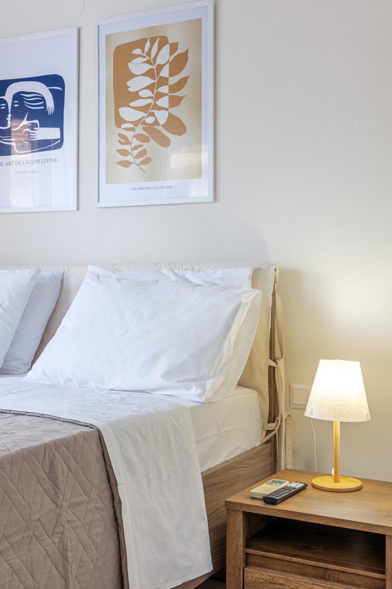 Appartement Spacious Downtown Two Bedroom With Private Parking *