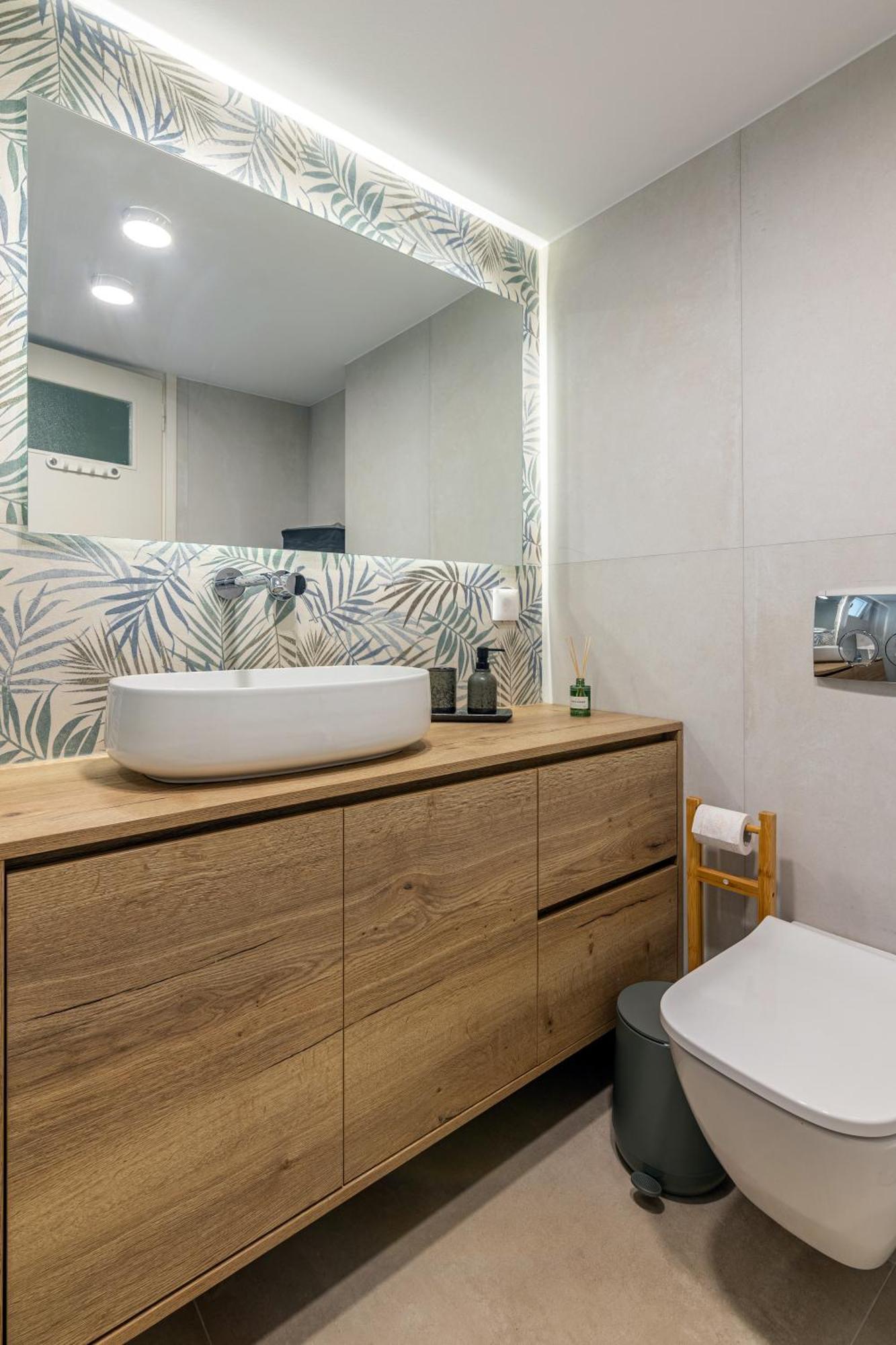 Spacious Downtown Two Bedroom With Private Parking * Héraklion