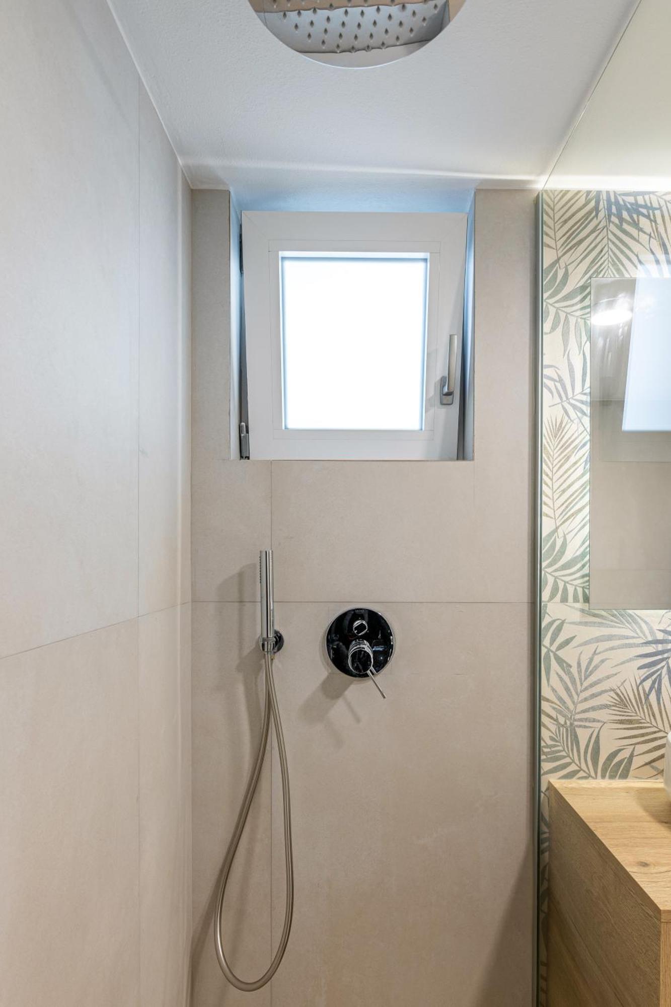 Spacious Downtown Two Bedroom With Private Parking Héraklion