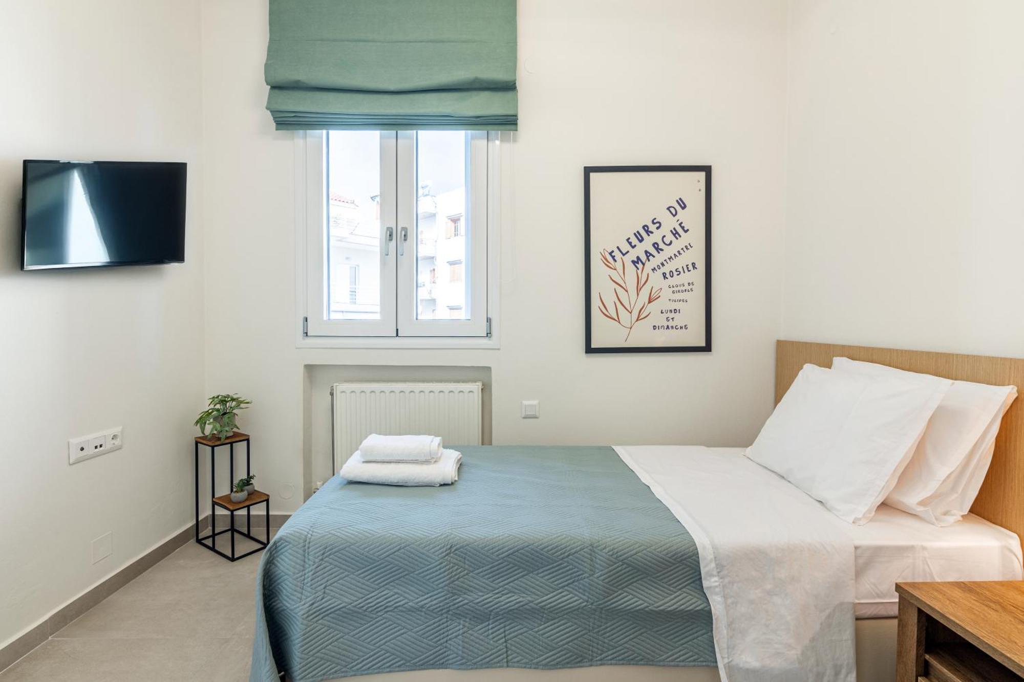 Spacious Downtown Two Bedroom With Private Parking * Héraklion