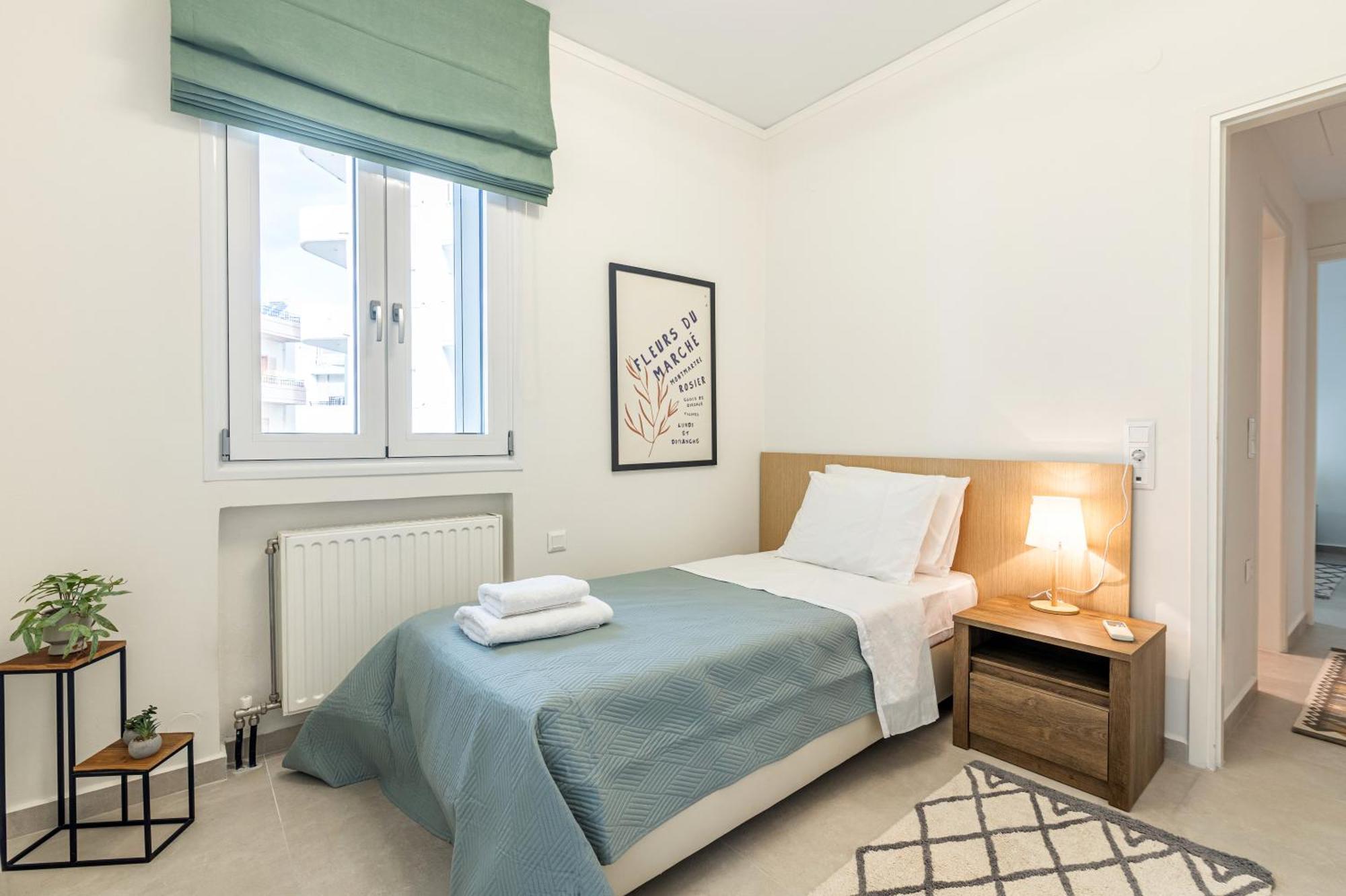 Spacious Downtown Two Bedroom With Private Parking