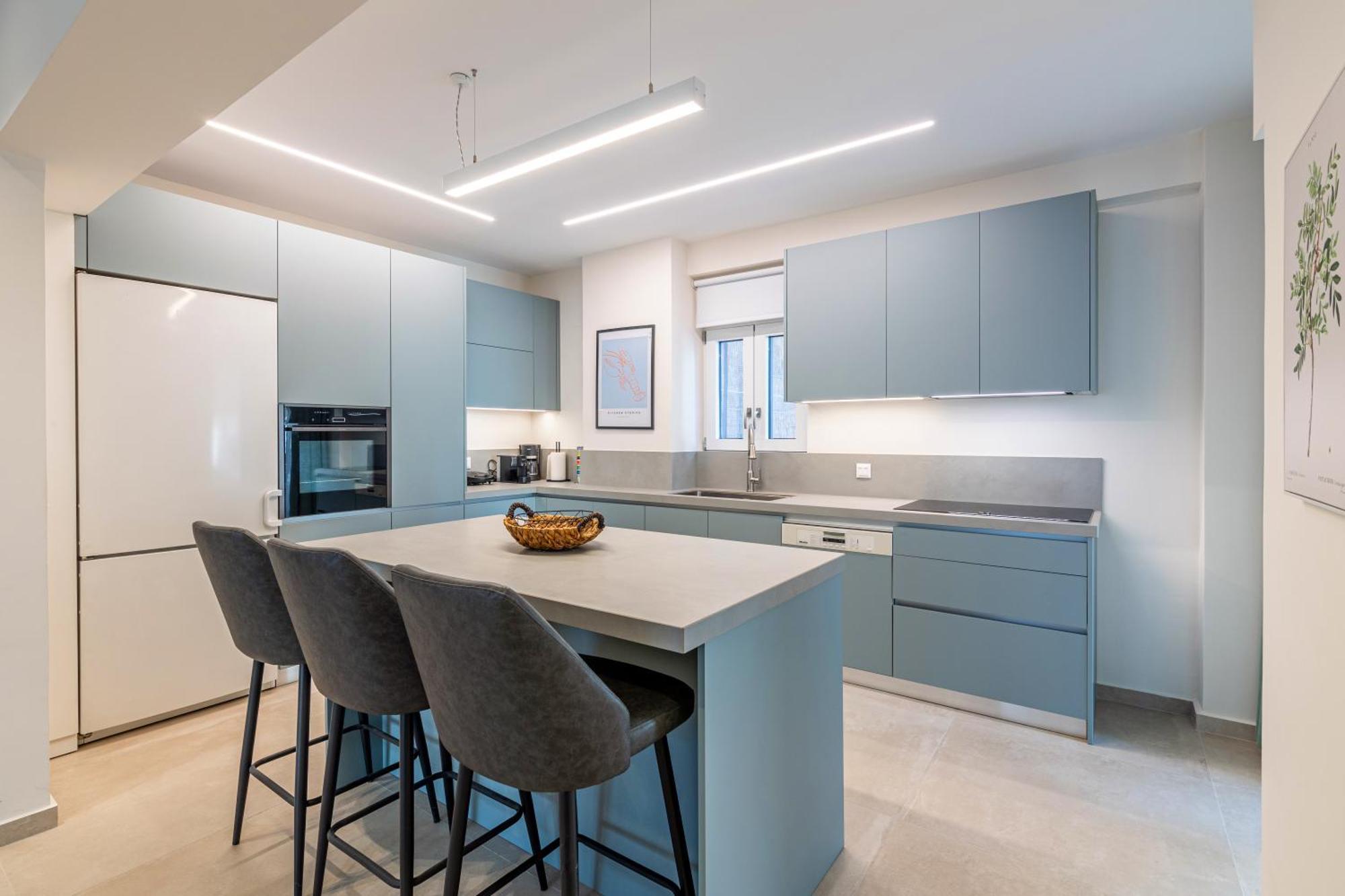 Spacious Downtown Two Bedroom With Private Parking * Héraklion